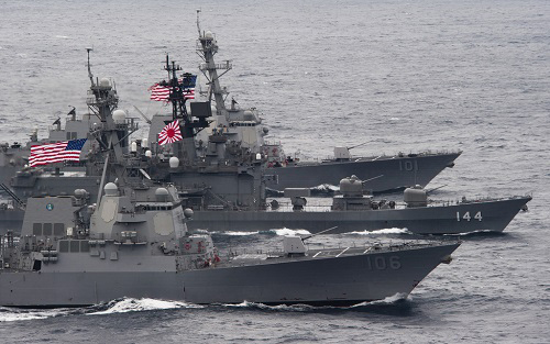 Hải quân Nhật và Mỹ sẽ hợp tác ngày càng khăng khít hơn sau khi đạo luật an ninh mới của Nhật cho phép thực thi phòng vệ tập thể. Ảnh: US Navy