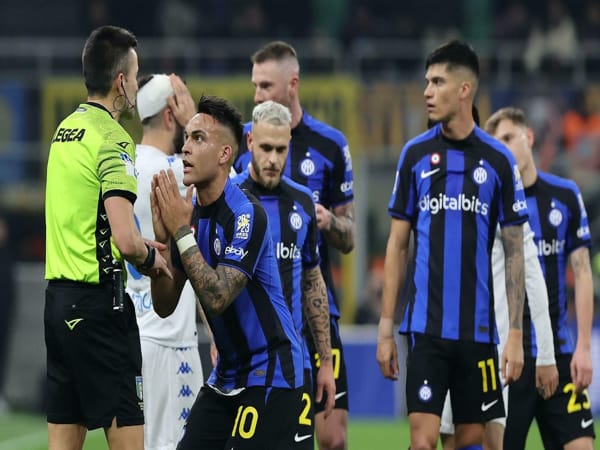 Chiến thắng 1 - 0 giúp Inter bước vào bán kết của Copa Cúp
